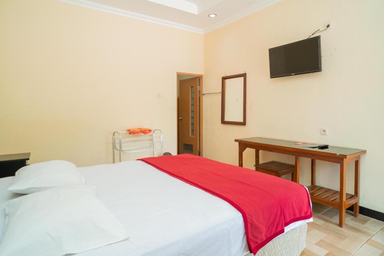 Reddoorz @ Panglima Sudirman Madiun Otel Dış mekan fotoğraf