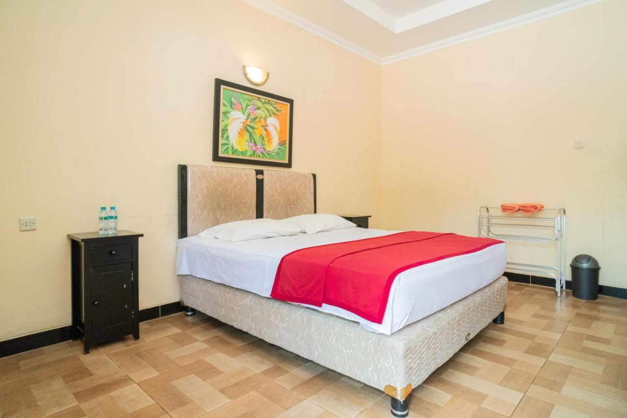 Reddoorz @ Panglima Sudirman Madiun Otel Dış mekan fotoğraf